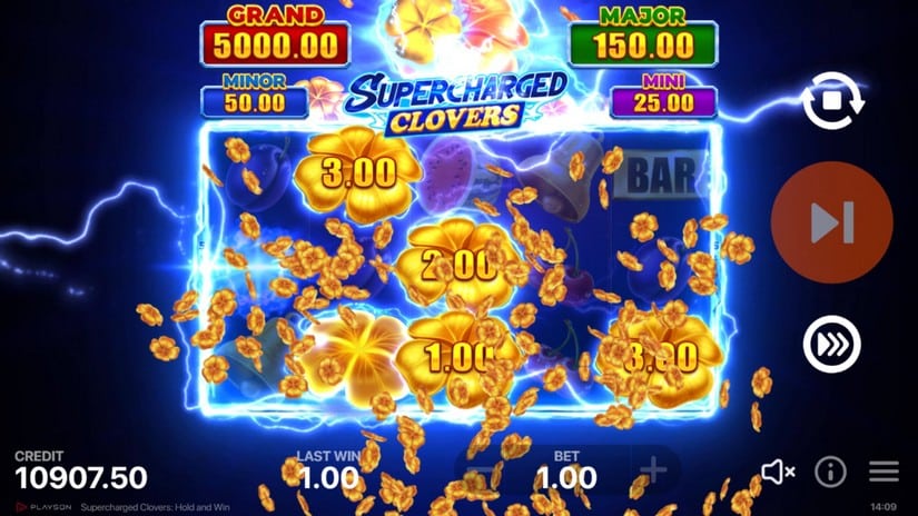 Supercharged Clovers: Hold and Win slot screen 2