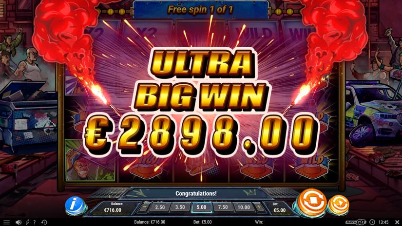 Hooligan Hustle slot screen 8