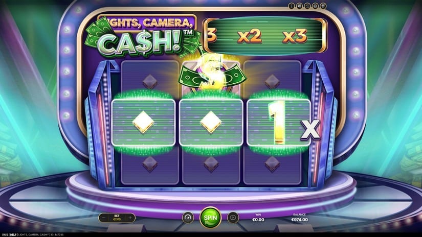 Lights, Camera, Cash! slot screen 4