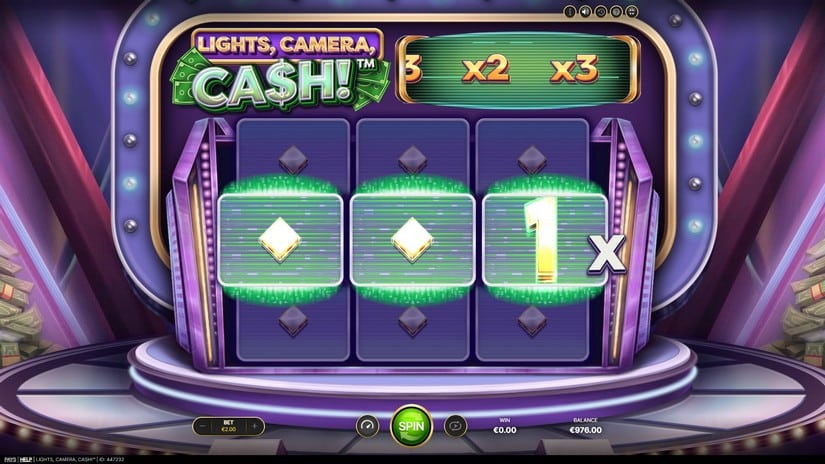 Lights, Camera, Cash! slot screen 2