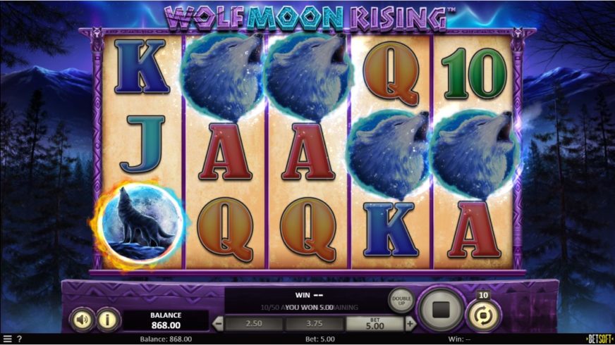 Wolf Moon Rising slot screen 3