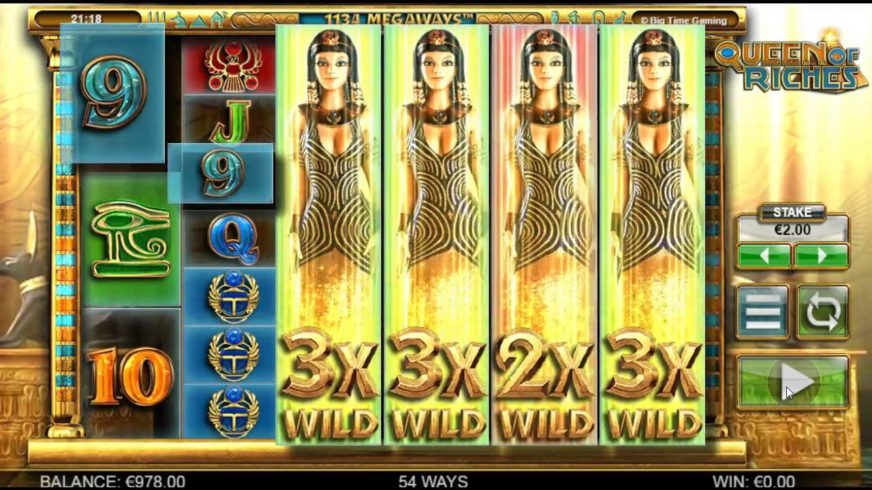 Queen of Riches slot screen 1