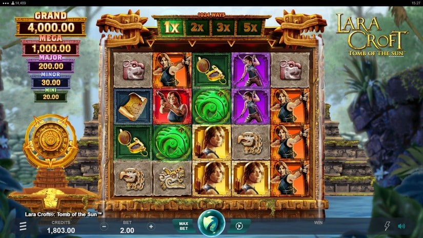 Lara Croft Tomb of the Sun slot screen 1