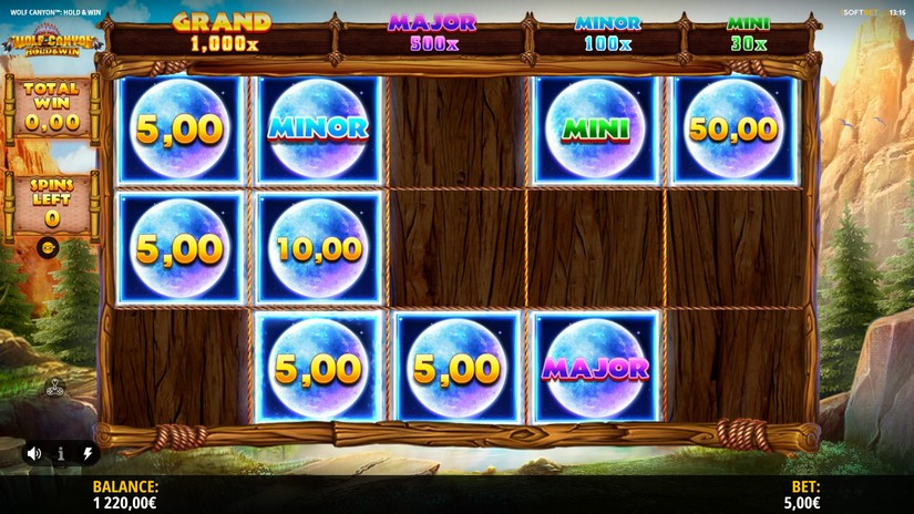 Wolf Canyon Hold & Win slot screen 4